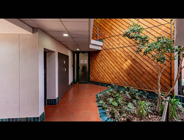 665M² OFFICE TO LET IN FERNDALE
